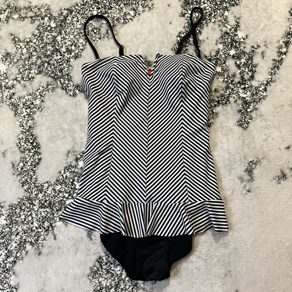 Spanx Swimsuit Womens Sz 8 Black and‎ White Striped One Piece Shaping Peplum